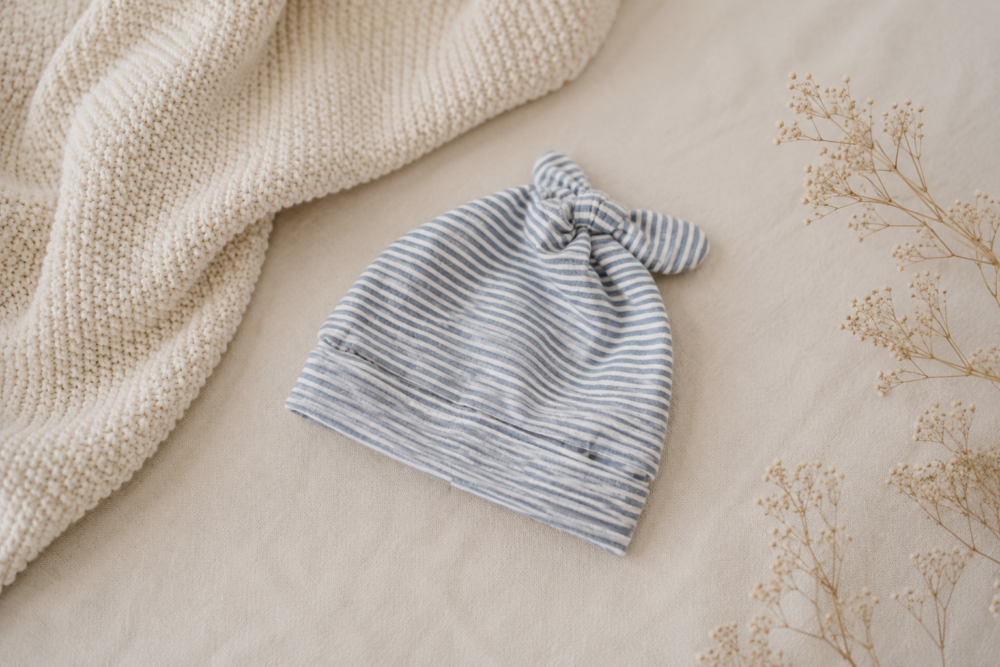 Baby knoopmutsje blauw gestreept Baby knoopmutsje blauw gestreept