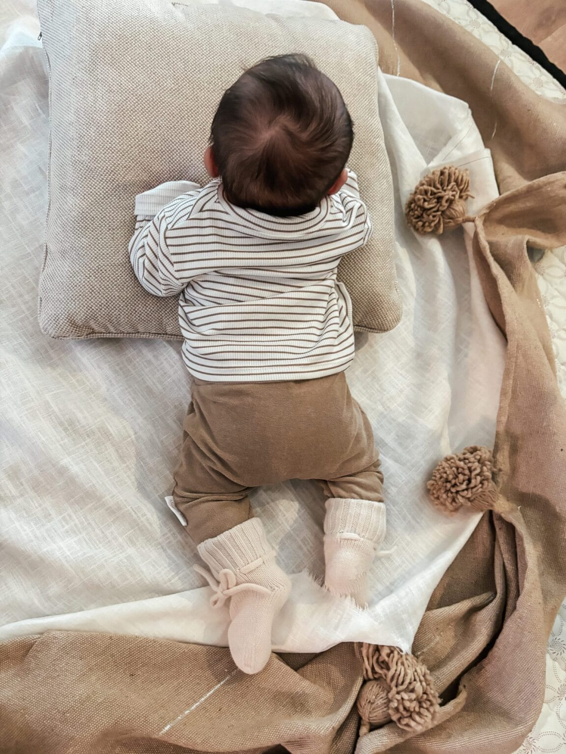 IMG_0177-scaled-1.jpeg Babyslofjes | merinowol roomwit