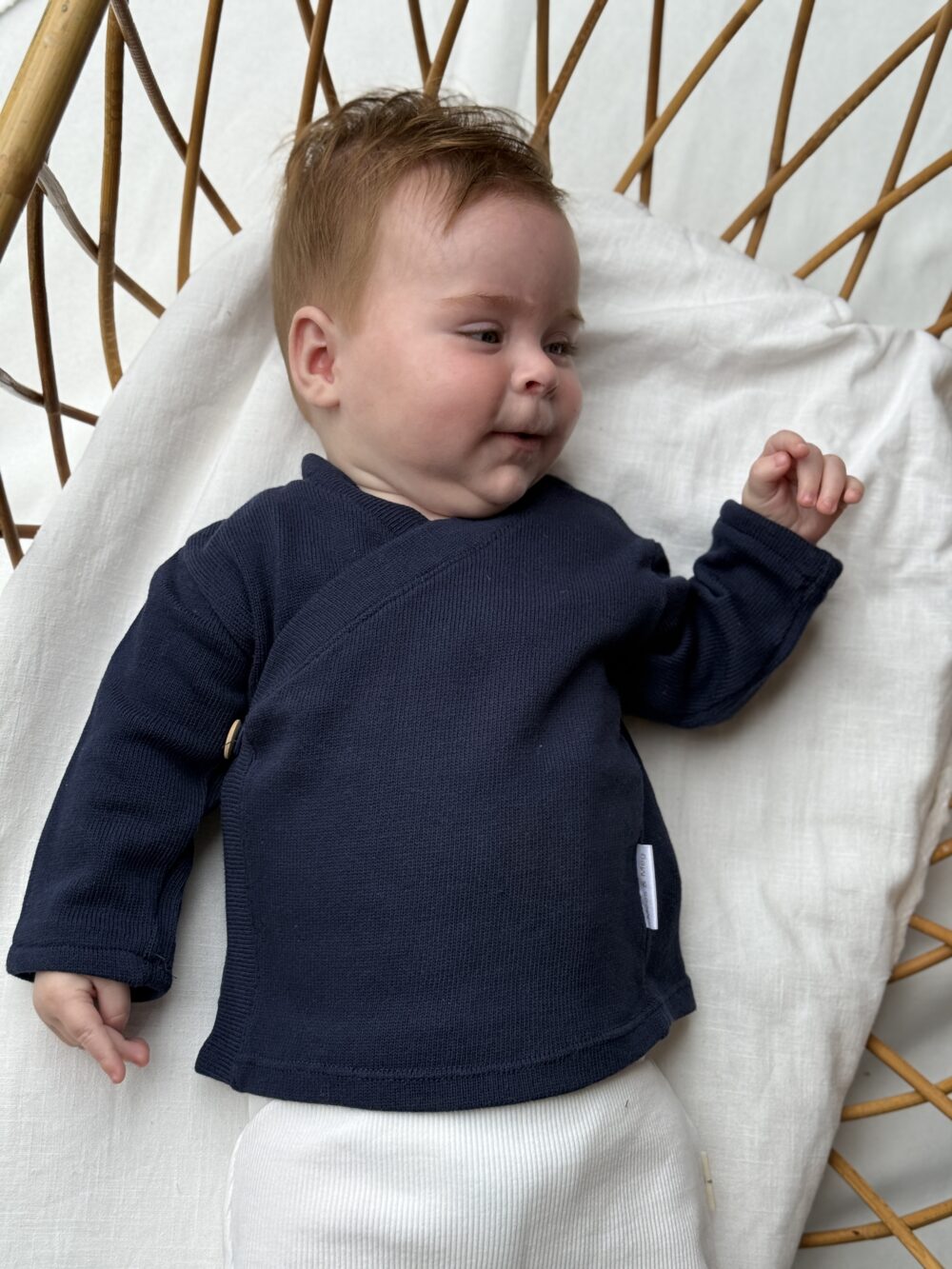 Baby overslagshirtje blauw (gebreid)