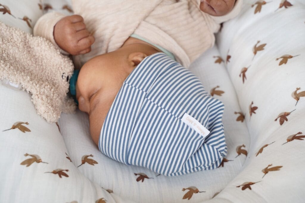 Baby mutsje blauw gestreept