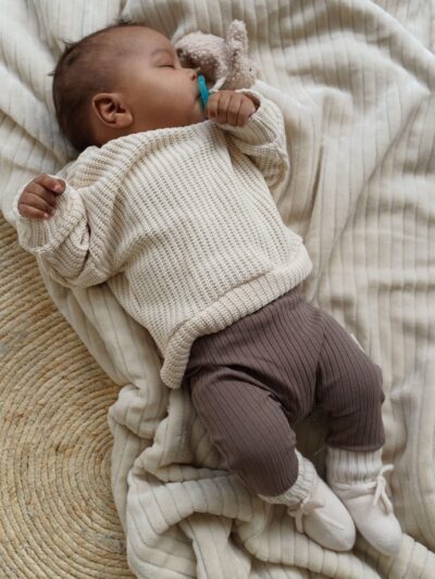 Outfit jongens bruin roomwit Outfit jongens bruin roomwit