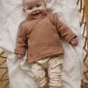 babykleding-broekje-overslagshirtje