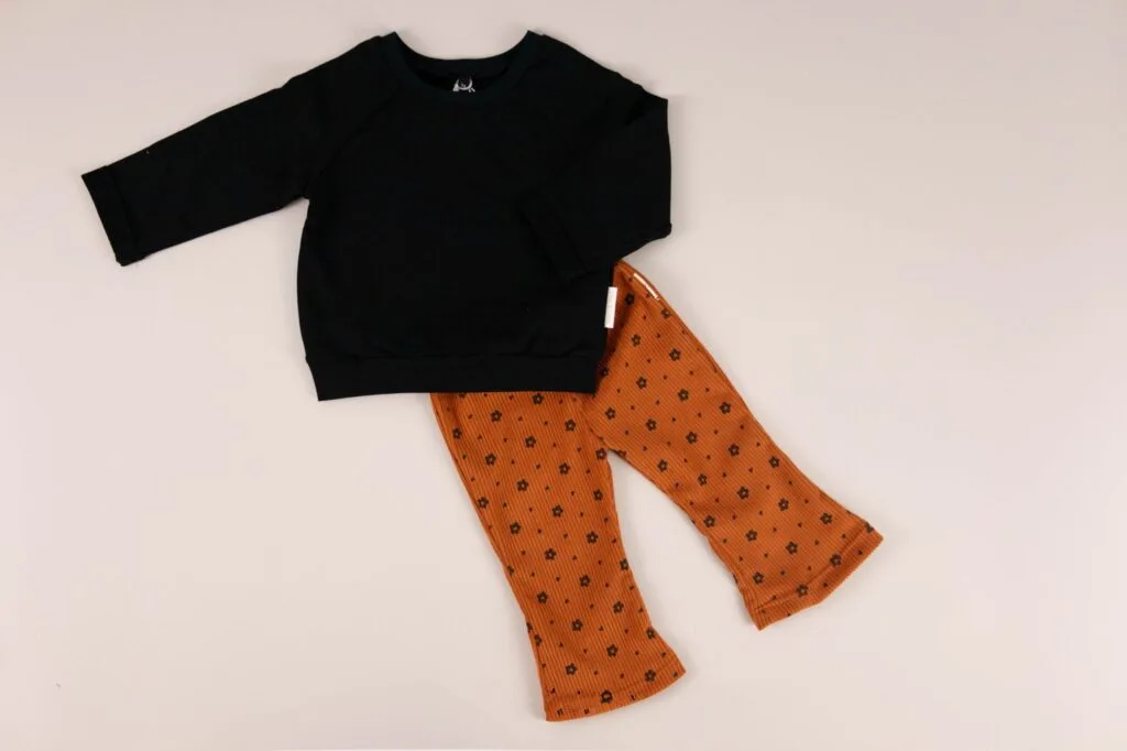 img_9154-scaled-1.jpeg Sweater | zwart