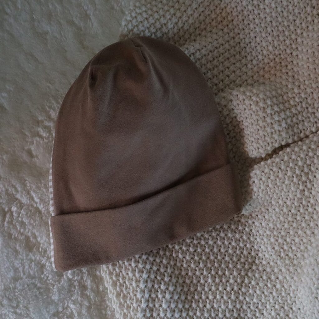 Baby mutsje bruin gestreept