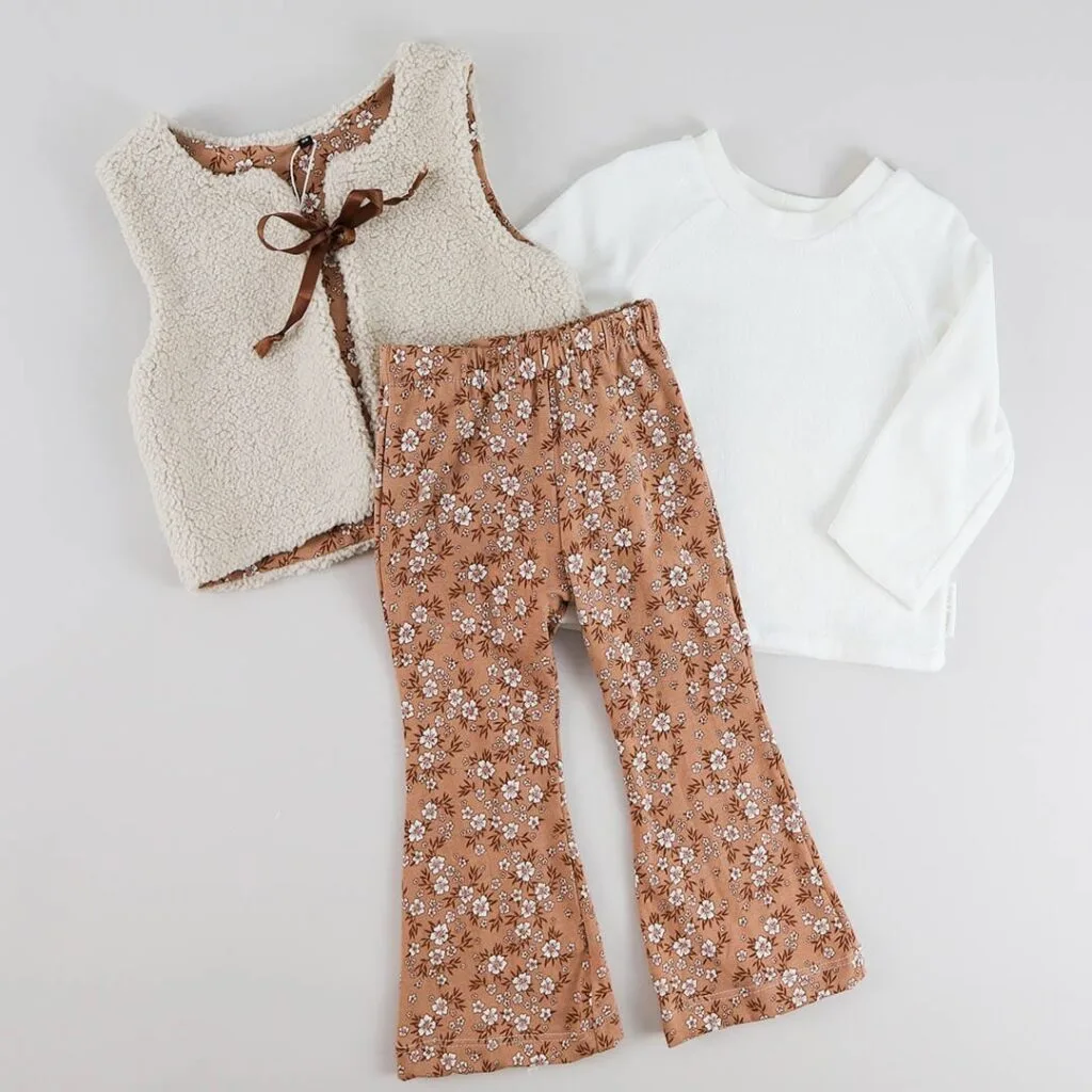 Flared | bloemen bruin