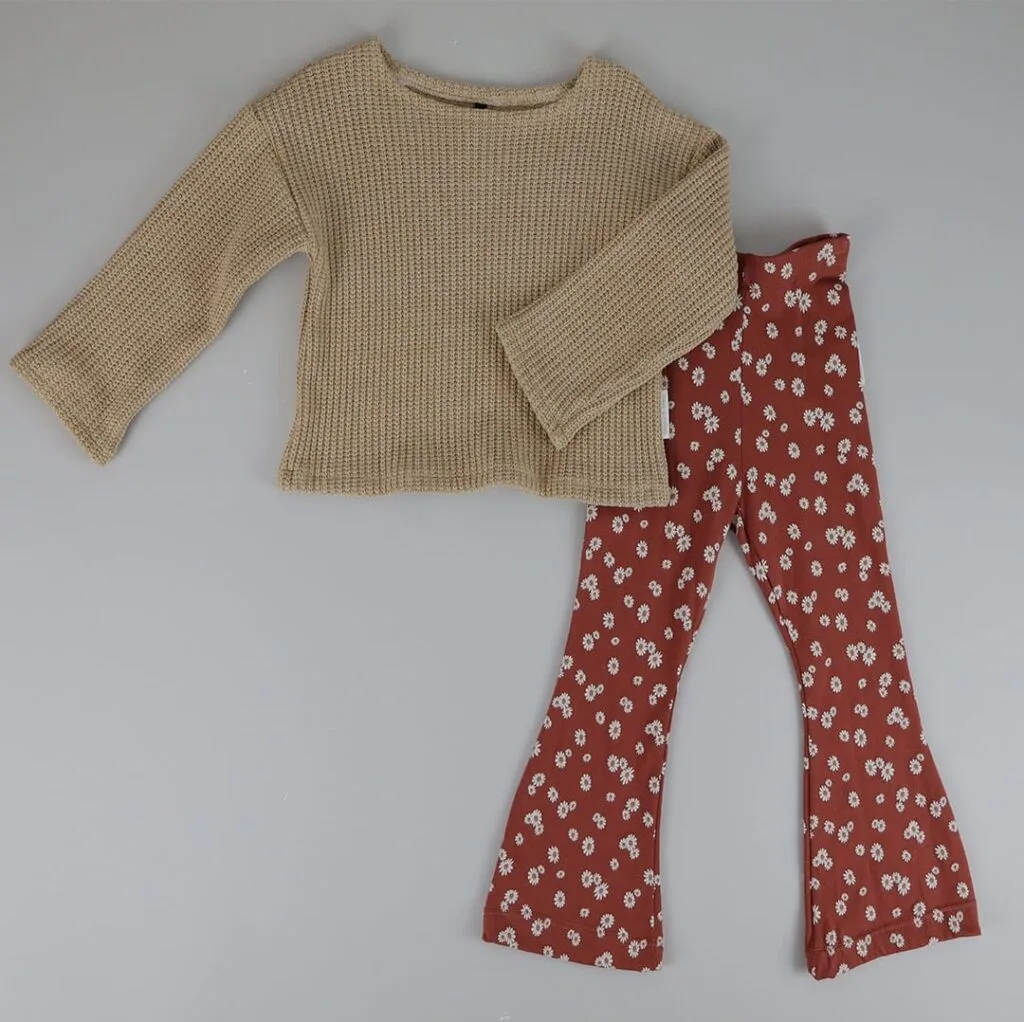 Knitted sweater | camel