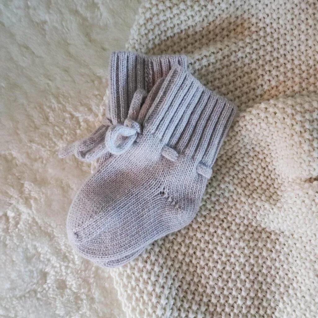 Babyslofjes | merinowol licht grijs