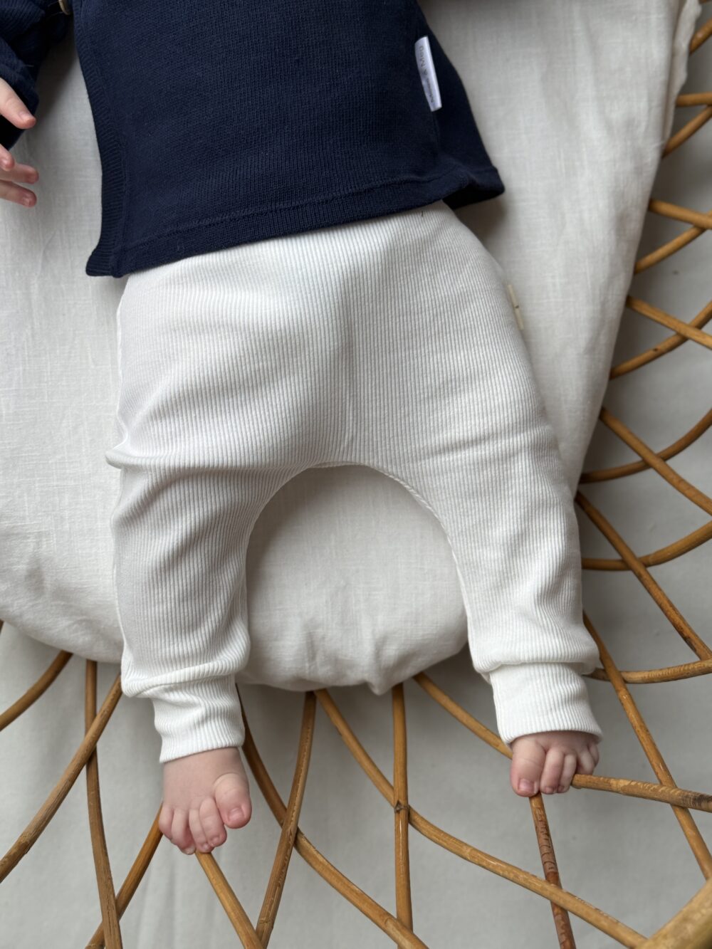 Baby broekje wit (rib) unisex Baby broekje wit (rib) unisex