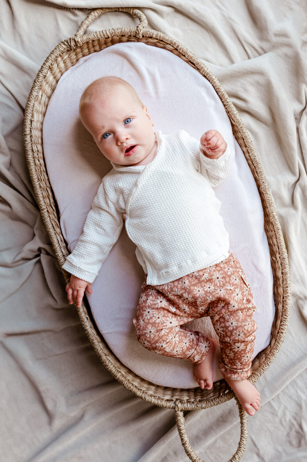 babybroekje-bloemen-overslagshirtje-newborn